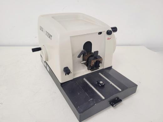 Leica RM2125RT Microtome-cover