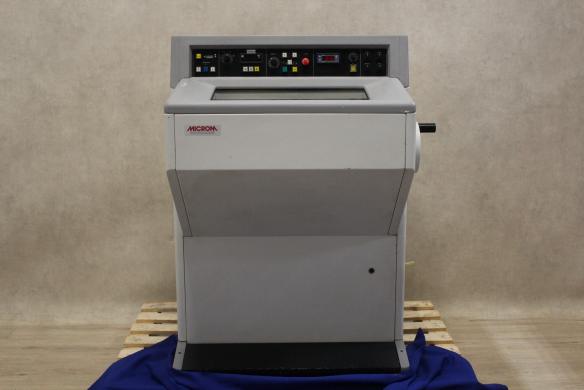 Microm 500 OM Cryostat Refrigerated Microtome-cover