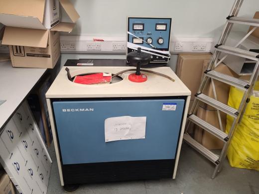Beckman L5-50B Ultracentrifuge for High-Speed Biotechnology Applications-cover