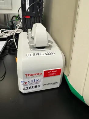 Thermo Scientific NanoDrop 2000c Microvolume UV/Vis Spectrophotometer for Nucleic Acid and Protein Quantification