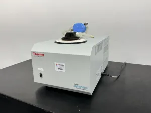 Thermo Scientific Savant RVT405DDA Refrigerated Vapor Trap for Vacuum Protection, 2 of 3