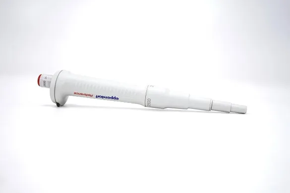 Eppendorf Reference Single-Channel Pipette 250–2500 µL