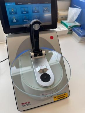Thermo NanoDrop One UV-VIS Spectrophotometer-cover