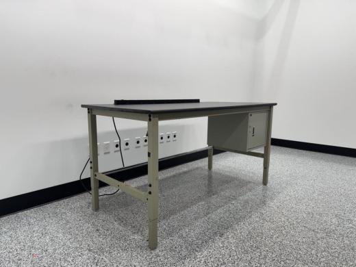 Global Industrial 6' Laboratory Bench-cover