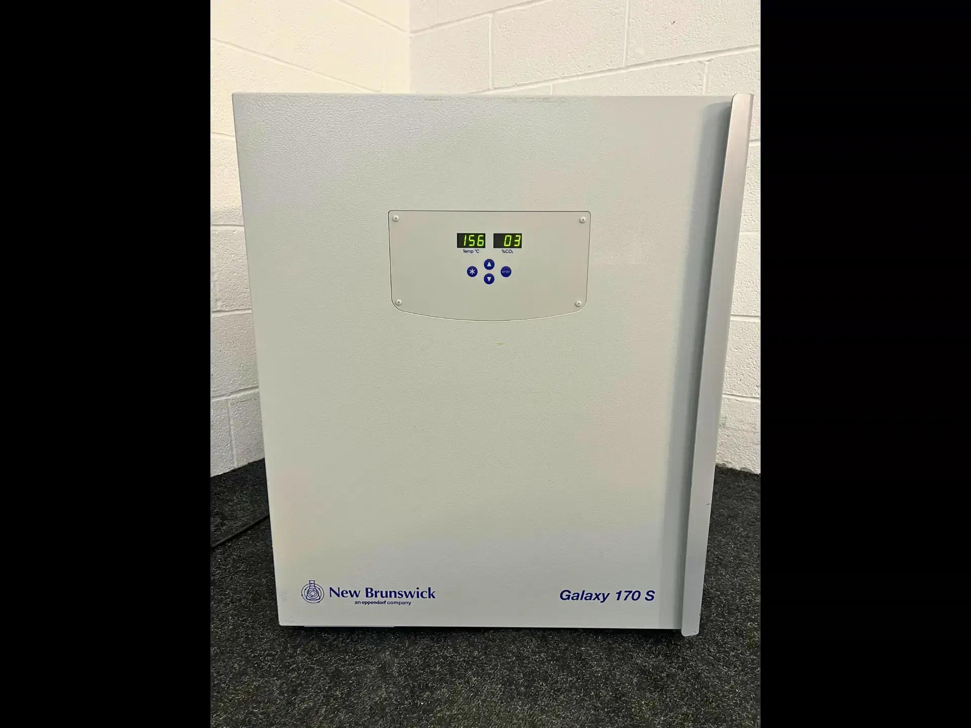 New Brunswick Galaxy 170 S CO2 Incubator with 165L Capacity