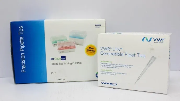 VWR 76322-158 Sterile 20µL LTS-Compatible Filtered Low Retention Pipette Tips with Hinged Racks