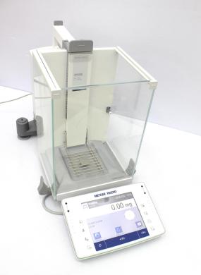 Mettler Toledo XPE205 220g x 0.01mg Analytical Balance with Internal Calibration-cover