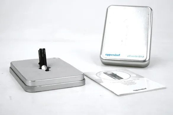 Eppendorf uCuvette G1.0 1 mm 6138 for NanoDrop Measurements