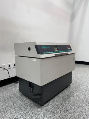 New Brunswick Scientific Innova 4335 Refrigerated Incubator Shaker for Controlled Cell Culture-cover