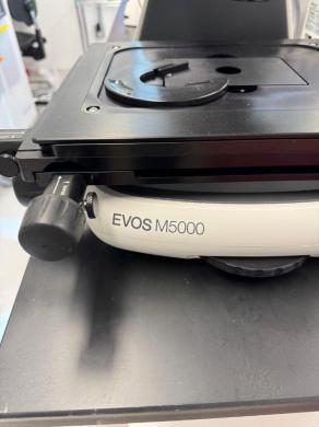 Invitrogen EVOS M5000 Fluorescence and Transmitted Light Microscope with Touchscreen-cover