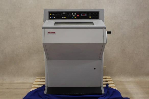 Microm 500 OM Cryostat Refrigerated Microtome-cover