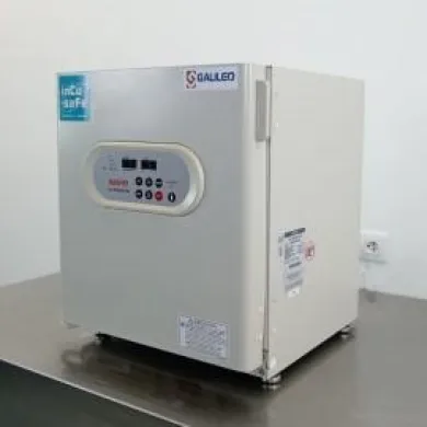 Sanyo MCO-5AC CO2 Incubator with 49-Liter Chamber and Precise Environmental Control