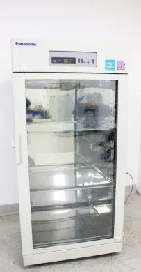 Panasonic MCO-80IC CO2 Reach-In Incubator with Copper-Enriched Interior, 851L Capacity