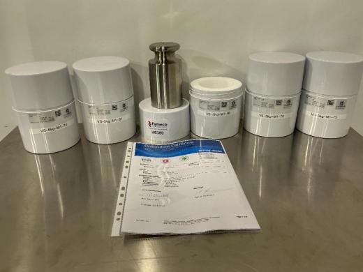 METTLER TOLEDO 30406482 Set of Five 5 kg Calibration Weights-cover