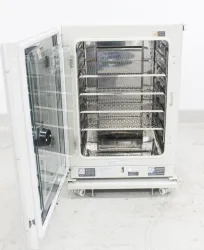 Panasonic MCO-170AICUV-PA CO2 Incubator with Touchscreen Control, 5.8 cu.ft. Capacity, 4 of 9