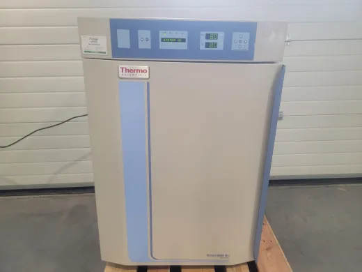 Thermo Scientific 8000 WJ CO2 Incubator with Water Jacket Technology, Model 3429