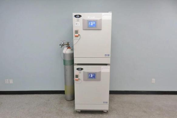 Nuaire NU-5720 Double Stacked Direct-Heat CO2 Incubators with Humidity Control-cover