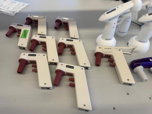 Pipet Controllers - Quantity 14-cover