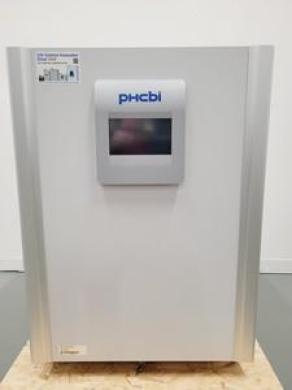 PHCBI CO2 Incubator Model MCO-170AICD-PE With Tray and Shelves Lab-cover