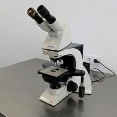 Leica DM 2500 Binocular Optical Microscope with Phase Contrast and Fluorescence Capabilities