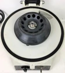 IEC Micro-MB Microcentrifuge with IEC 837 Rotor (12 x 1.5–2 mL), 6 of 13