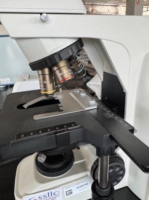Nikon Eclipse E400 Trinocular Research Microscope with Mechanical Stage and Multiple Objectives-cover