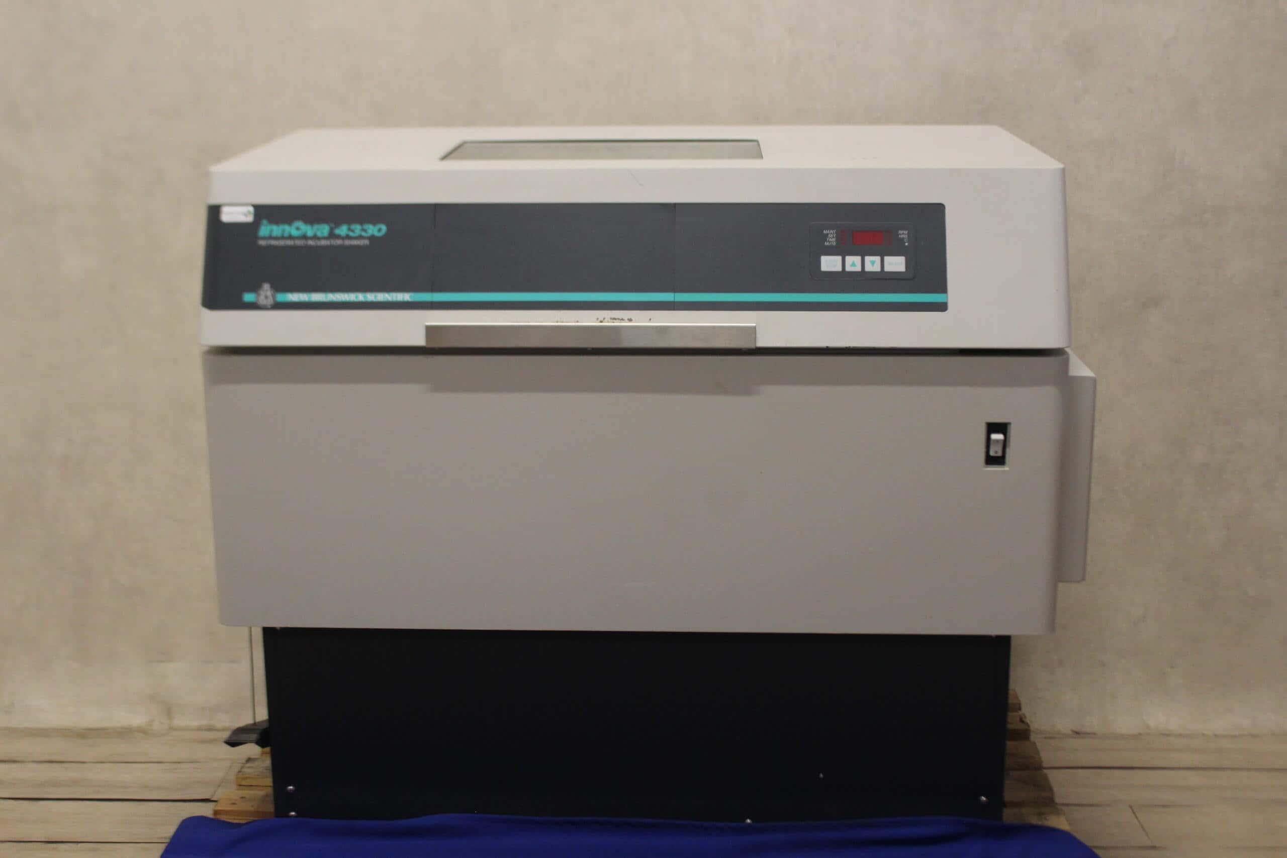 New Brunswick Innova 4330 Shaking Incubator