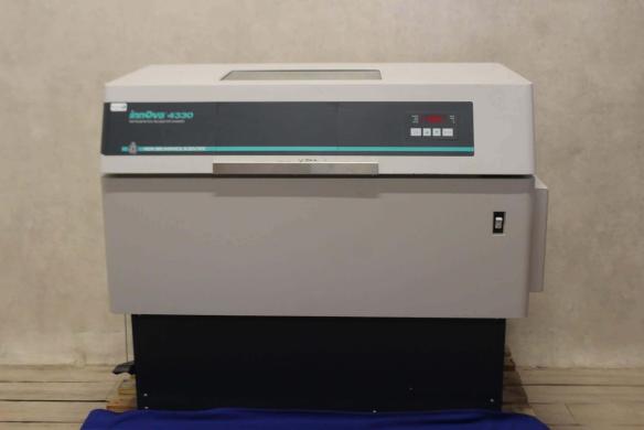 New Brunswick Innova 4330 Shaking Incubator-cover