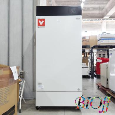 Yamato IS801 318 L Laboratory Incubator with Programmable Temperature Control-cover