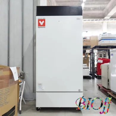 Yamato IS801 318 L Laboratory Incubator with Programmable Temperature Control