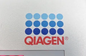 Qiagen TissueLyser II High-Throughput Bead Mill Homogenizer for Biological Samples, 12 of 15