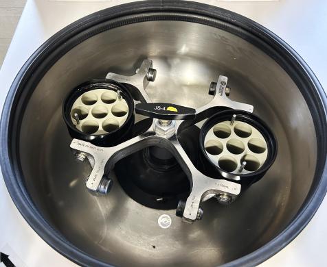 Beckman Coulter Avanti J-15R Refrigerated Centrifuge with JS-4.750 Swinging Bucket Rotor-cover