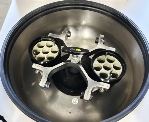 Beckman Coulter Avanti J-15R Refrigerated Centrifuge with JS-4.750 Swinging Bucket Rotor