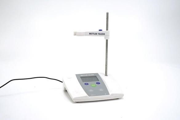Mettler Toledo FiveEasy FE20 Laboratory pH Meter with Electrode Holder-cover