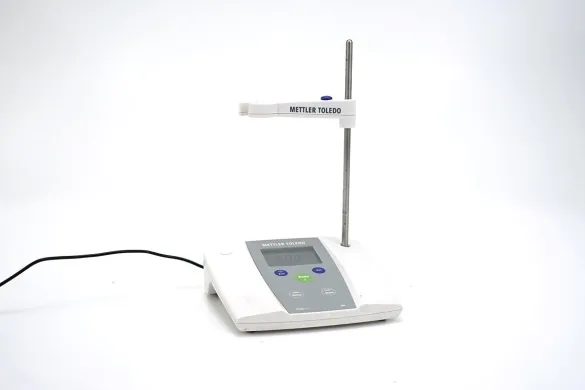 Mettler Toledo FiveEasy FE20 Benchtop pH Meter with Electrode Holder