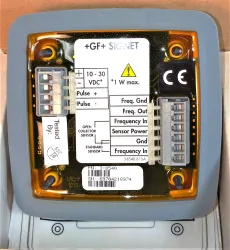 GF Signet 3-8540 Panel-Mounted Pump Pulser Flow Transmitter, 2 of 7