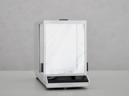 Mettler AE100-S Precision Analytical Balance for High-Accuracy Weighing-cover