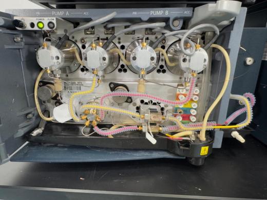 Waters Nano Acquity Ultra-Performance Liquid Chromatography System-cover