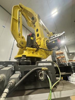 Fanuc M-410ic 185 Industrial Robotic Arm for Manufacturing Automation-cover