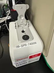 Thermo Scientific NanoDrop 2000c Microvolume UV/Vis Spectrophotometer for Nucleic Acid and Protein Quantification, 2 of 3