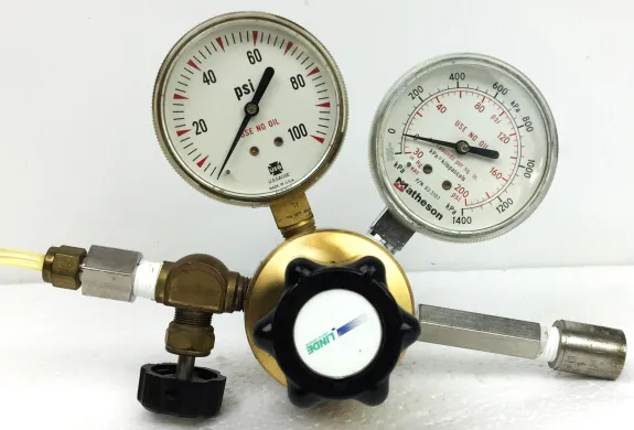 Linde Union Carbide Single Stage Gas Pressure Regulator with Gauges
