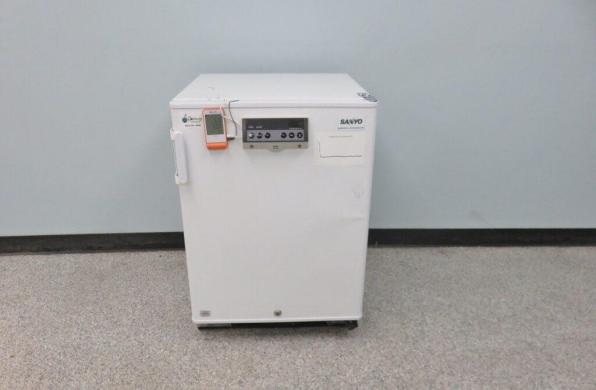 VWR Undercounter 4°C Laboratory Refrigerator SR-L6111W for Clinical and Biotech Applications-cover