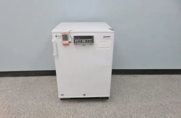 VWR Undercounter 4°C Laboratory Refrigerator SR-L6111W for Clinical and Biotech Applications