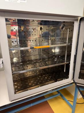 VWR Lab Oven Model 1380FM with Precise Temperature Control and Adjustable Shelving-cover