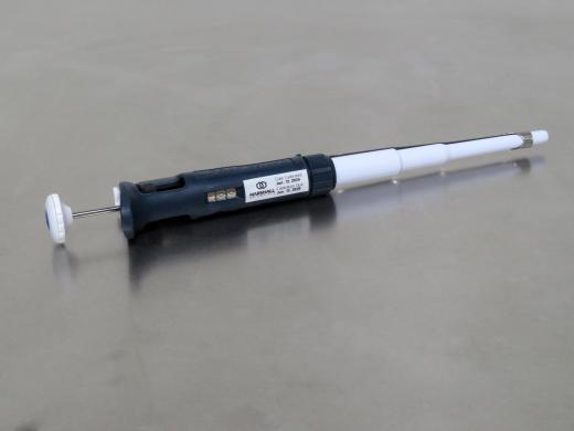 Gilson P1000 Manual Air Displacement Pipette with Adjustable Volume 100–1000 µL-cover