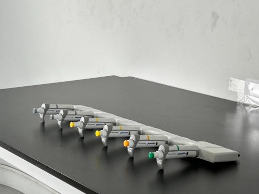 Eppendorf Research Plus Multichannel Pipettes Set of 6 for Precise Liquid Handling-cover