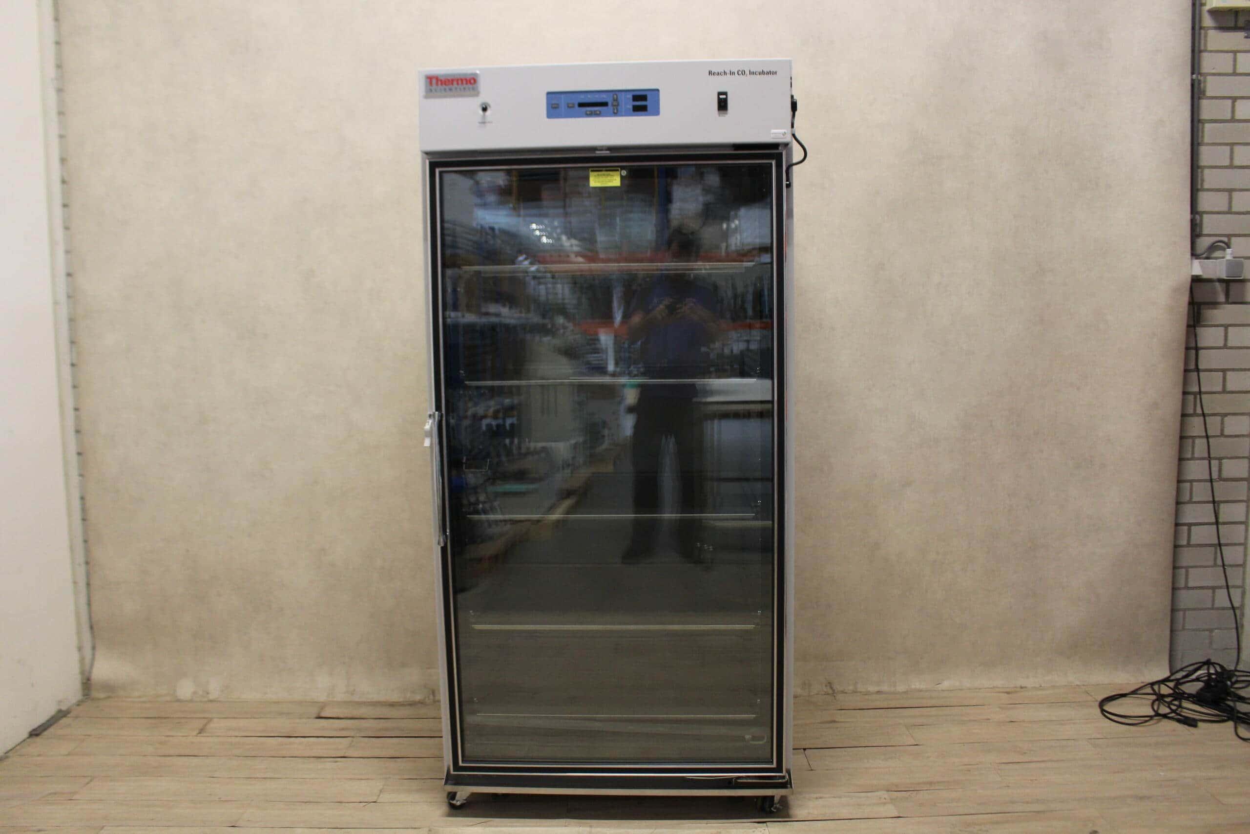 Thermo Scientific Reach-In 3951 Large-Capacity CO2 Incubator