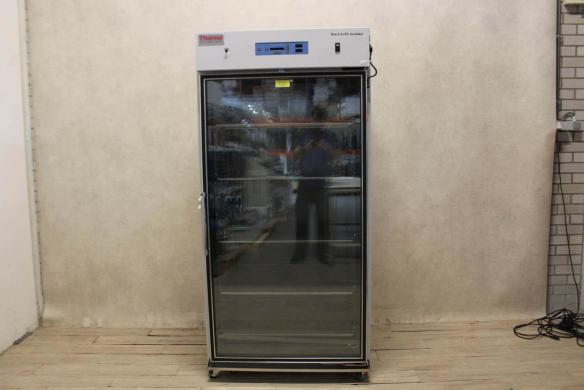 Thermo Scientific Reach-In 3951 Large-Capacity CO2 Incubator-cover