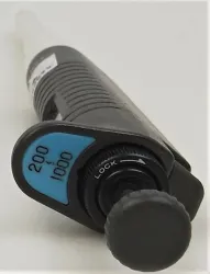 Nichiryo Model 5000 Adjustable Volume Pipettor (200–1000 µL), 2 of 4
