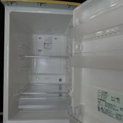 Sharp SJ-17J-H 165 L Non-CFC Refrigerator-Freezer, 2-Door, 2005 Model, 3 of 8